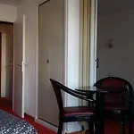 La Voile D' Or Seul Sur Le Port Hotel 3*