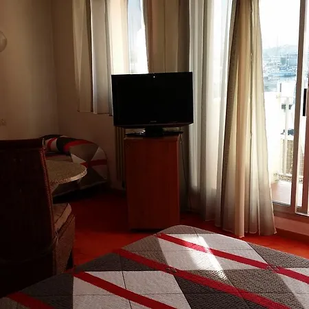 La Voile D' Or Seul Sur Le Port מלון 3*