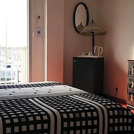 Hotel La Voile D' Or Seul Sur Le Port 3*