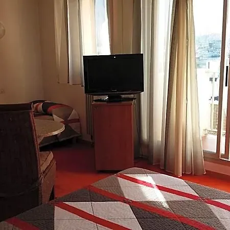 Hotel La Voile D' Or Seul Sur Le Port 3*