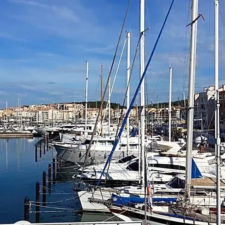 La Voile D' Or Seul Sur Le Port Agde